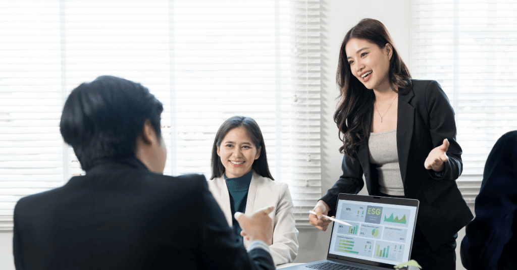 "Esquema del funcionamiento de los CAE y CAEs como subvención para proyectos de eficiencia energética que generan retorno económico y fomentan la inversión."