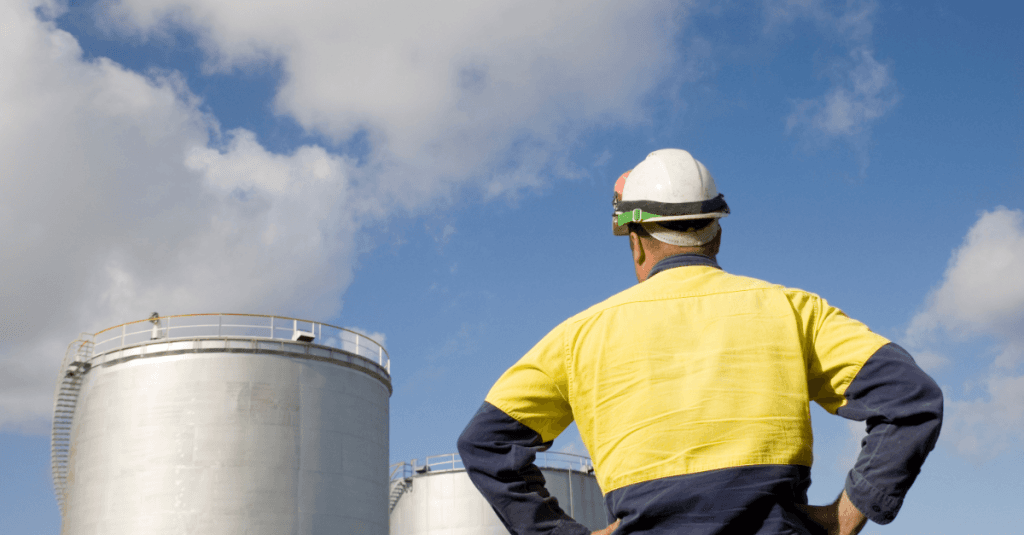 "Explicación del CAE con ejemplos de ahorro energético y quién se puede beneficiar del sistema."